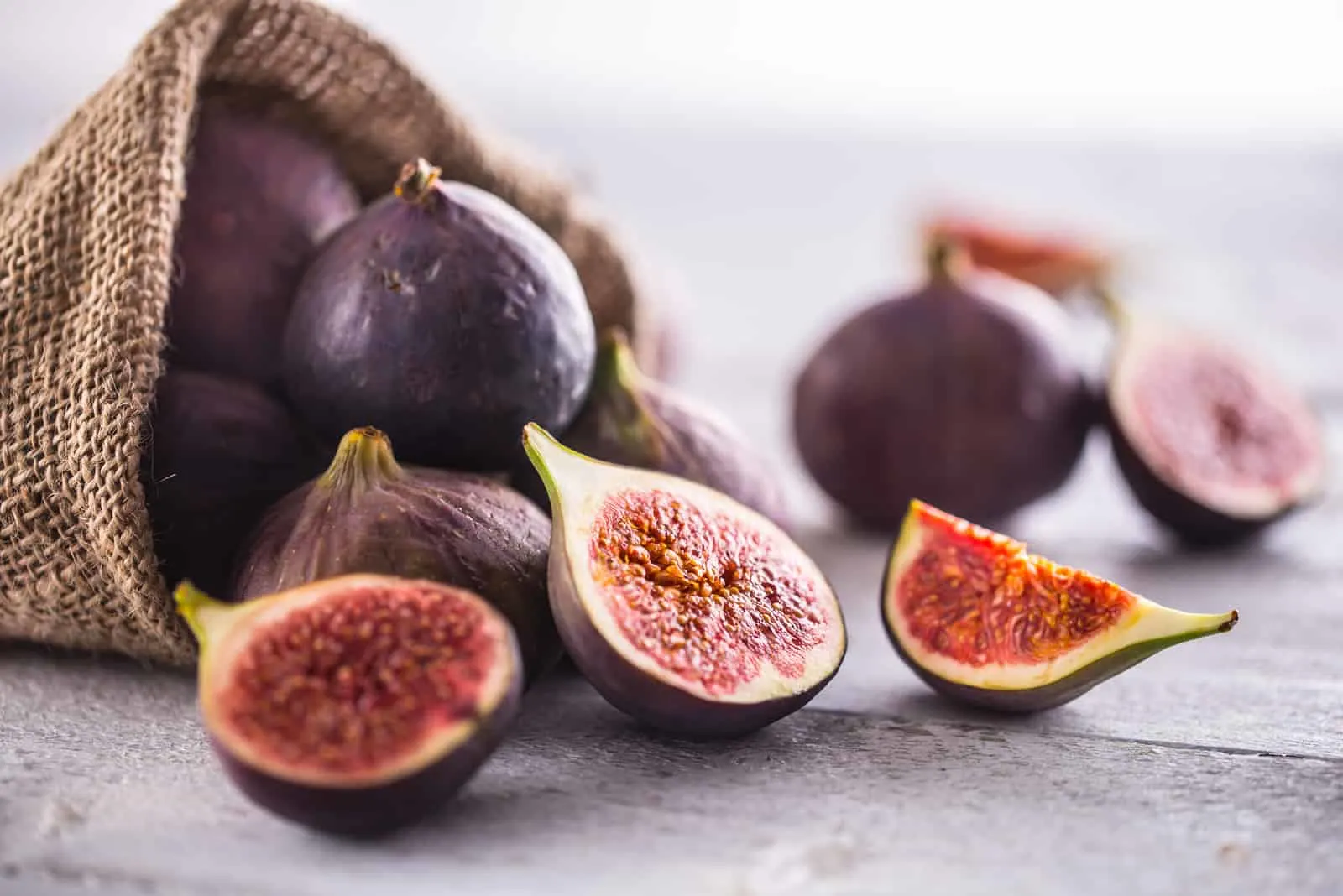 can figs hurt dogs