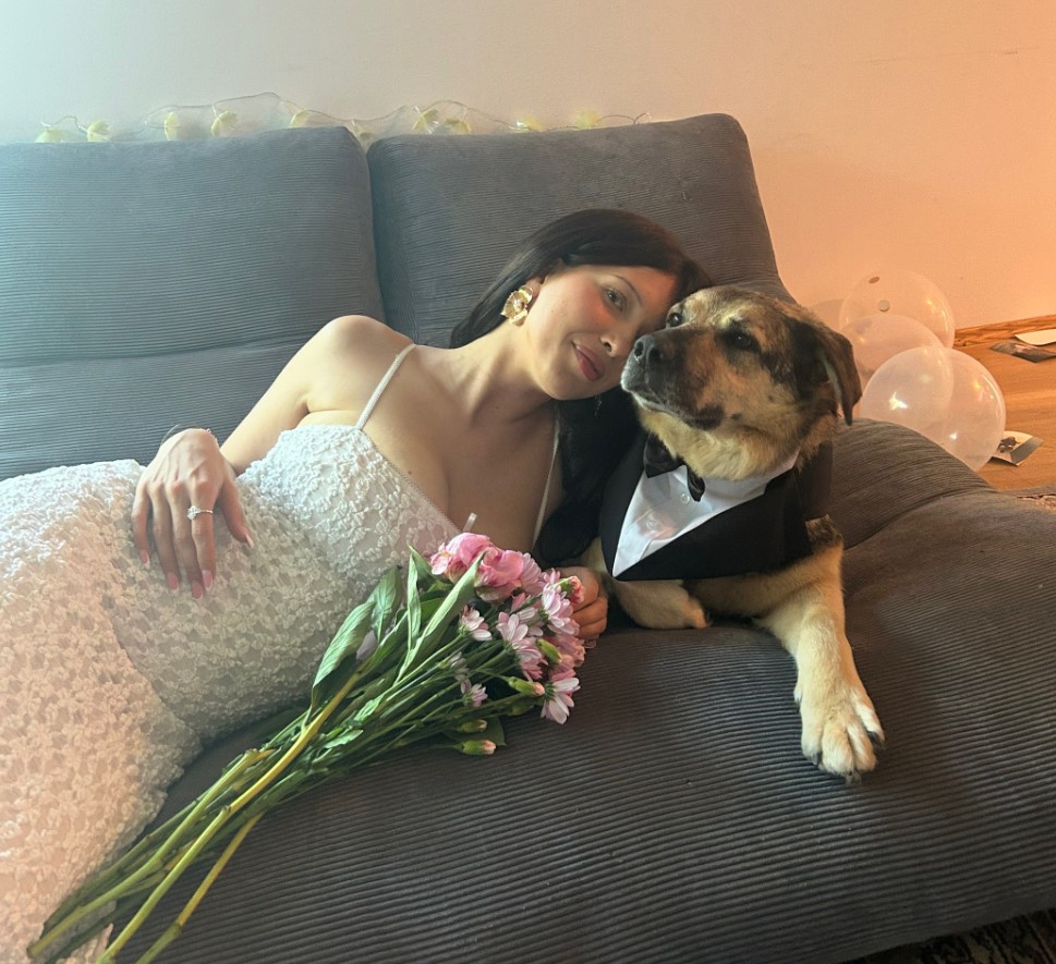 the bride with her dog posing