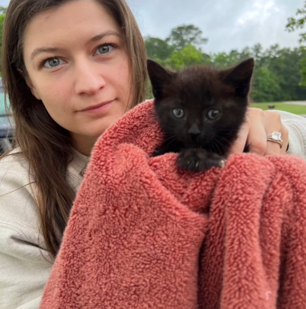woman posing with kitty in the towel