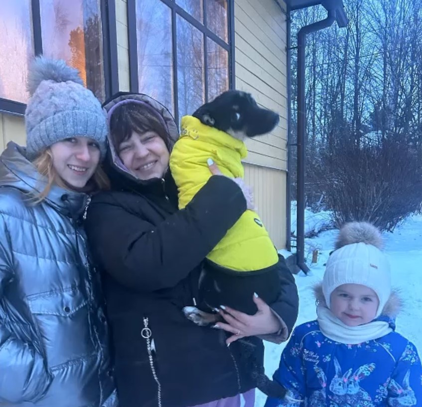 smiling women and littl girl with dog